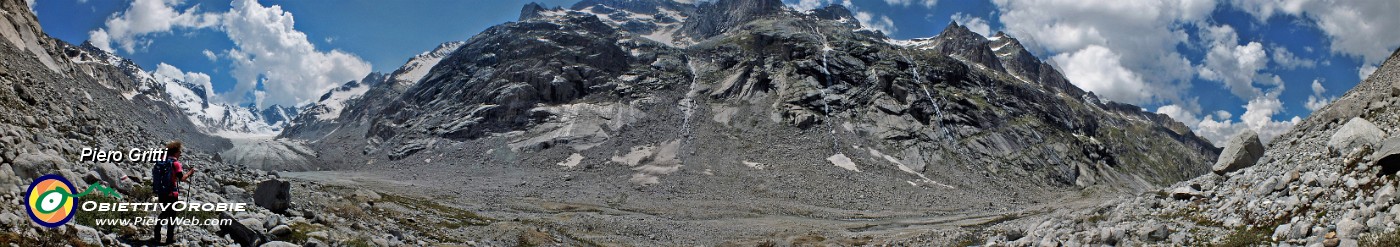 67 Ampia panoramica su valle e ghiacciaio del Forno.jpg